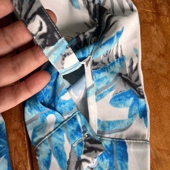 2/40$
Jieru onepiece tropical long sleeve white and bleu size medium - Picture 12 of 14